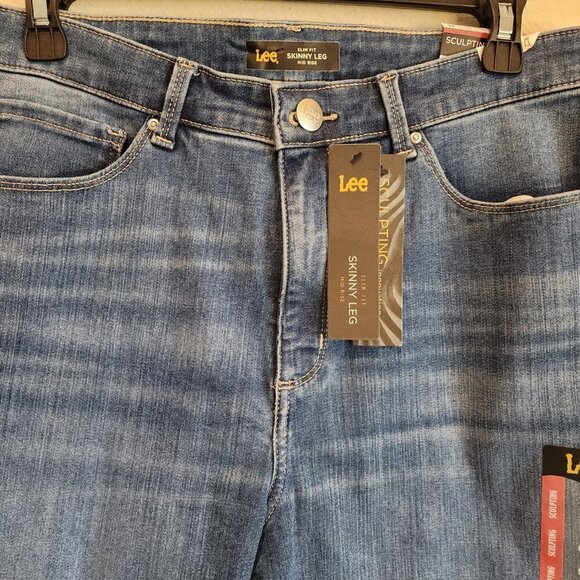 Lee Jeans Luna Slim Fit Skinny Leg Mid Rise Size 14 Short Sculpting - Picture 2 of 7